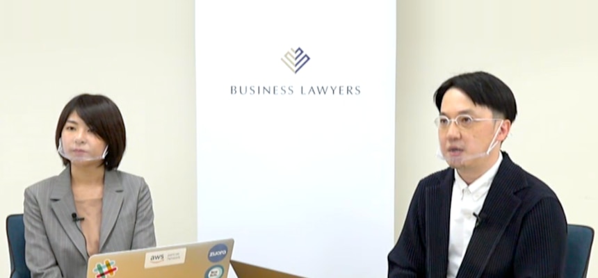 弁護士ドットコム株式会社 クラウドサイン事業本部 リーガルデザインチーム『サインのリ・デザイン』編集長 橋詰卓司（写真右）、同マーケティングチーム 高橋佐和（写真左）