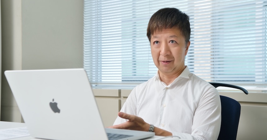 駒澤大学　岡室博之教授