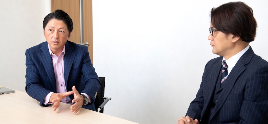 左からジャパニアス株式会社 代表取締役社長 日坂良氏、プラナスソリューションズ株式会社 代表取締役社長 臼井宏典氏