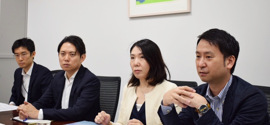 （左から）のぞみ総合法律事務所 當舎 修弁護士、若松 大介弁護士、鳥居 江美弁護士、川西 拓人弁護士