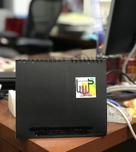 アライを示すプレート