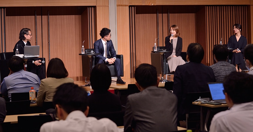 右から株式会社asken岡崎氏、株式会社リセ 藤田氏、X（旧Twitter）王氏、モデレーターの渥美坂井法律事務所・ 外国法共同事業 三浦氏