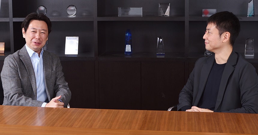 左から日本たばこ産業株式会社 日本マーケット 部長代理(法務担当) 稲村 誠 氏、株式会社BoostDraft 共同創業者/CRO・弁護士 渡邊 弘 氏