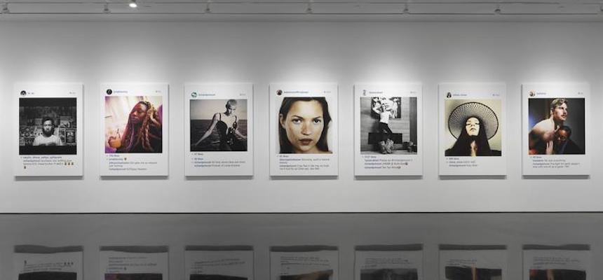 リチャード・プリンスがニューヨークのGagosianギャラリーで開催した「New Portraits」（2014年）の展示の様子