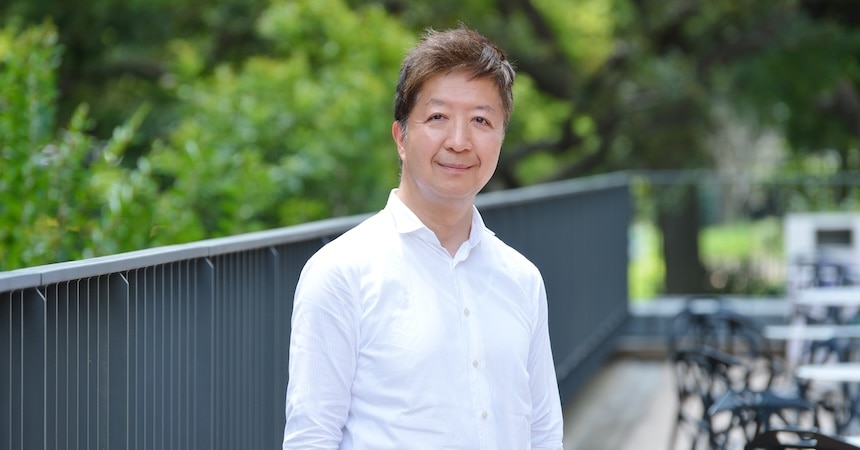 駒澤大学　岡室博之教授
