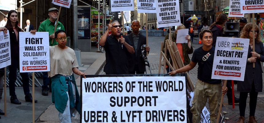 ニューヨーク証券取引所外で抗議活動を行うUberとLyft のドライバーたち（撮影日：2019年5月8日／Photo: Cory Seamer / Shutterstock.com）