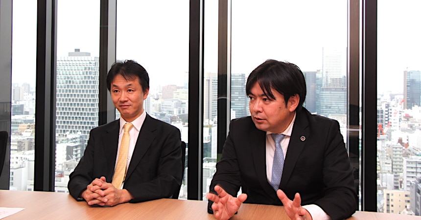 株式会社ストライク 代表取締役社長 荒井邦彦氏（左）、フォーサイト総合法律事務所 大村健 代表パートナー弁護士（右）